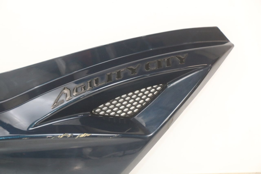photo de RIGHT REAR SIDE PANEL KYMCO AGILITY 16+ 4T 50 (2018 - 2023) - Additional view of the item