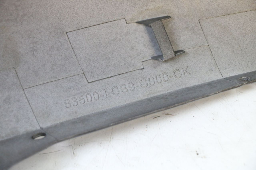 photo de RIGHT REAR SIDE PANEL KYMCO AGILITY 4T 50 (2005 - 2018) - Markings and original references