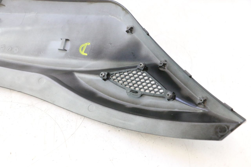 photo de REAR RIGHT PANEL KYMCO AGILITY CITY 16P 125 (2015 - 2024) - Distinctive features