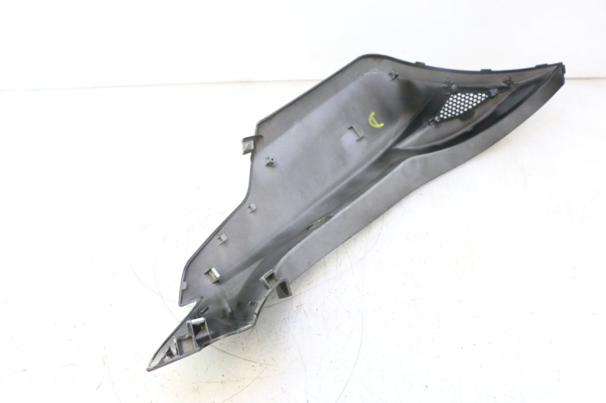 photo de REAR RIGHT PANEL KYMCO AGILITY CITY 16P 125 (2015 - 2024) - High-resolution close-up