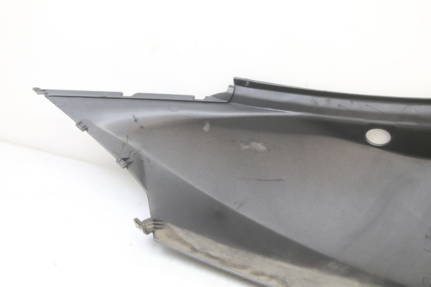 photo de REAR RIGHT PANEL APRILIA ATLANTIC 125 (2003 - 2009) - Fixing points details