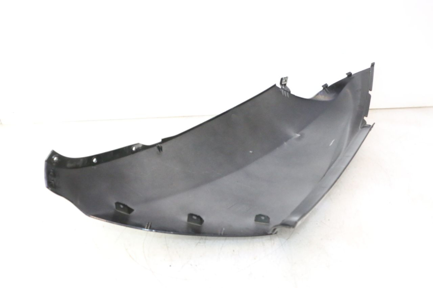 photo de REAR RIGHT PANEL APRILIA ATLANTIC S 125 (2010 - 2013) - Focus on structure