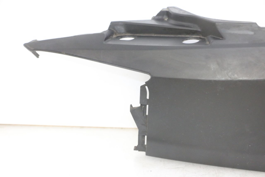 photo de REAR RIGHT PANEL SUZUKI BURGMAN 125 (2007 - 2014) - Focus on structure