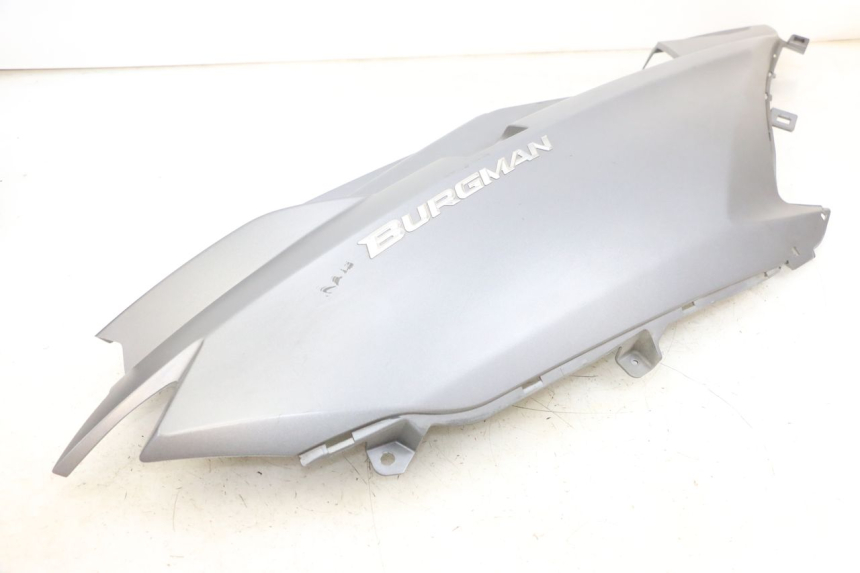photo de REAR RIGHT PANEL SUZUKI BURGMAN 650 (2013 - 2020) - Surface and material condition
