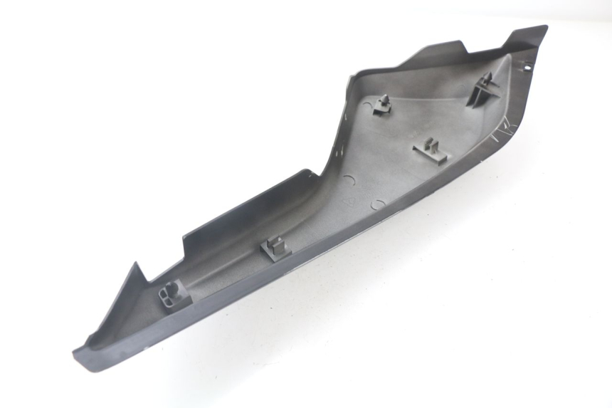 photo de RIGHT REAR SIDE PANEL YAMAHA BW'S BWS 125 (2010 - 2013) - Technical close-up