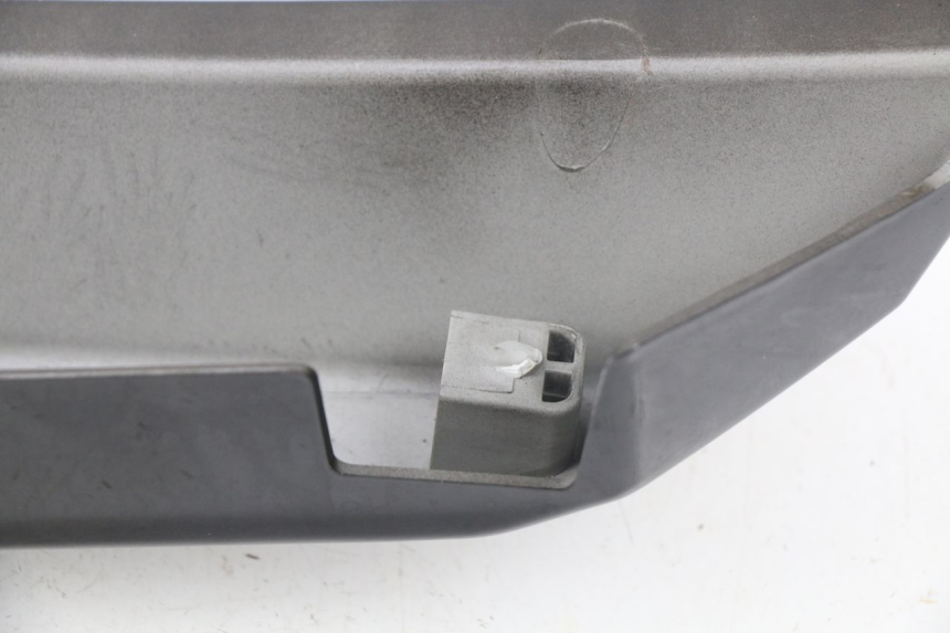 photo de RIGHT REAR SIDE PANEL YAMAHA BW'S BWS 125 (2010 - 2013) - Technical close-up