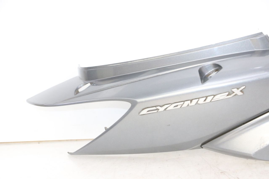 photo de REAR RIGHT PANEL YAMAHA CYGNUS X INJECTION 125 (2007 - 2013) - Distinctive features