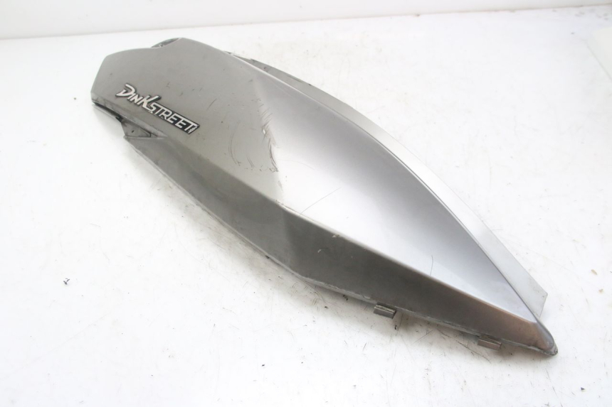 photo de RIGHT REAR SIDE PANEL KYMCO DINK STREET 125 (2009 - 2014) - Technical close-up