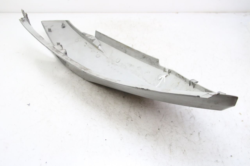 photo de RIGHT REAR SIDE PANEL KYMCO DINK STREET 125 (2009 - 2014) - Surface and material condition