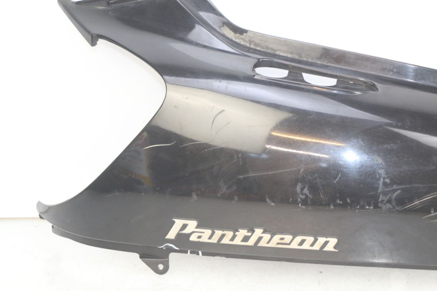 photo de RIGHT REAR SIDE PANEL HONDA FES PANTHEON 2T 125 (1998 - 2002) - Distinctive features