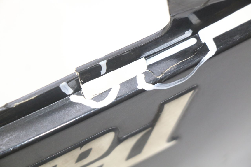 photo de RIGHT REAR SIDE PANEL HONDA FES PANTHEON 2T 125 (1998 - 2002) - Alternative perspective