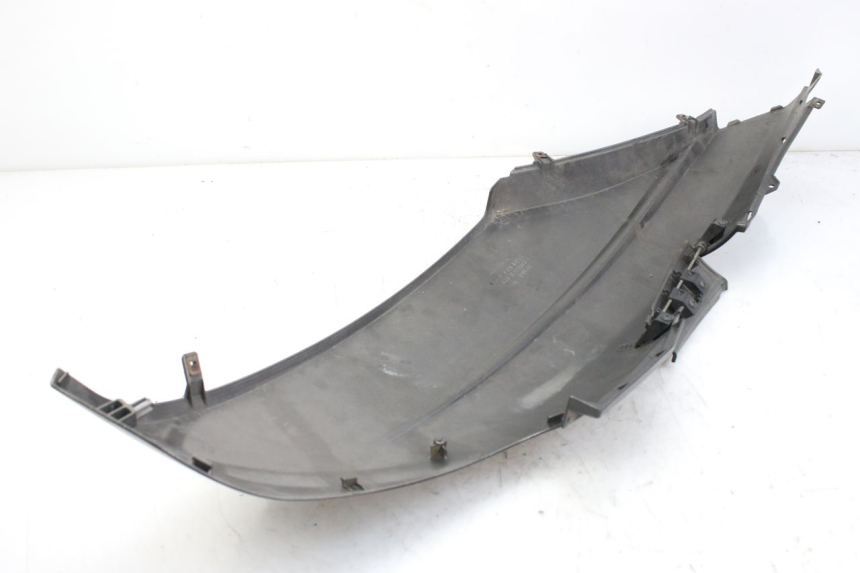 photo de RIGHT REAR SIDE PANEL HONDA FES S-WING SWING ABS 125 (2007 - 2015) - Zoom on usage condition