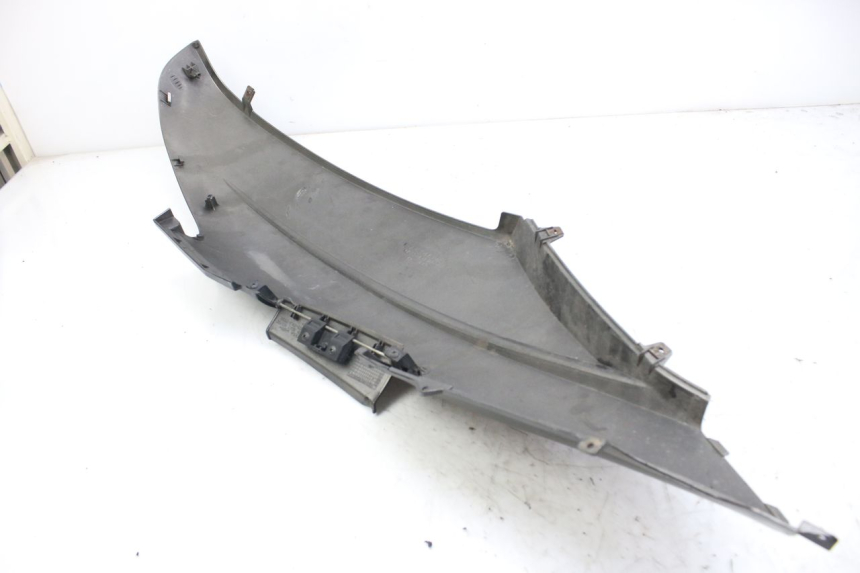 photo de RIGHT REAR SIDE PANEL HONDA FES S-WING SWING ABS 125 (2007 - 2015) - Alternative perspective