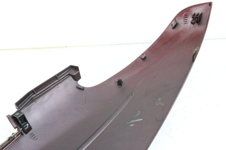 photo de RIGHT REAR SIDE PANEL HONDA FES S-WING SWING ABS 125 (2007 - 2015) - Zoom on usage condition