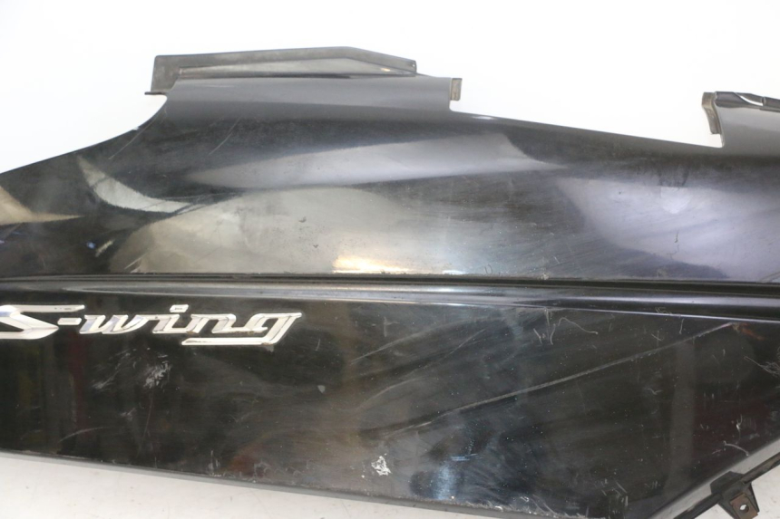 photo de RIGHT REAR SIDE PANEL HONDA FES S-WING SWING ABS 125 (2007 - 2015) - Distinctive features