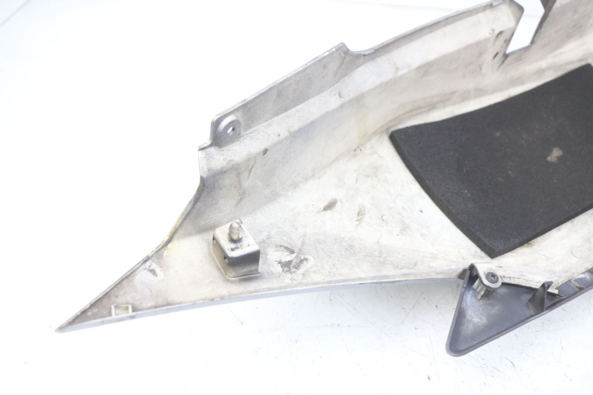 photo de RIGHT REAR SIDE PANEL HONDA FJS SILVERWING SILVER WING 400 (2009 - 2016) - Fixing points details