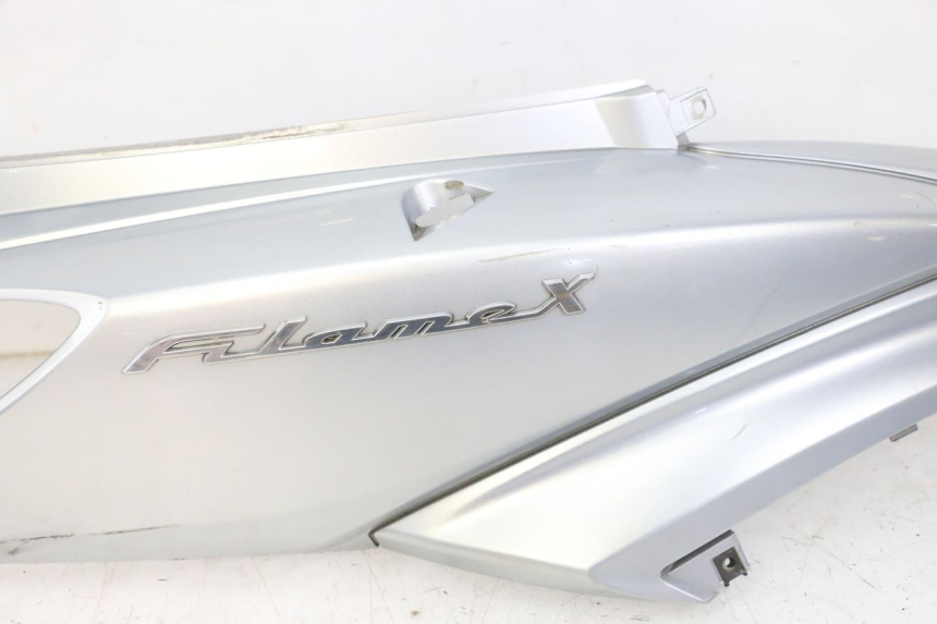 photo de REAR RIGHT PANEL MBK FLAME X 125 (2007 - 2016) - Component zoom