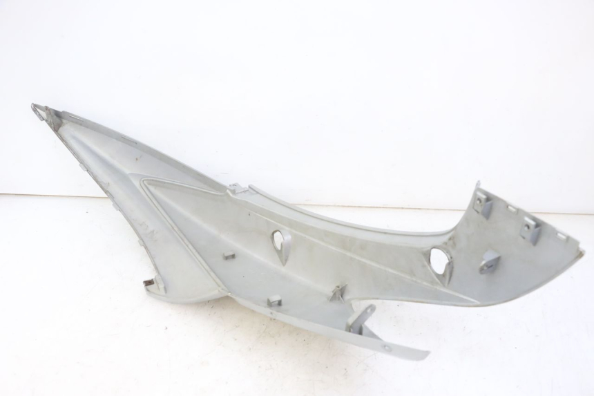 photo de REAR RIGHT PANEL MBK FLAME X 125 (2007 - 2016) - Surface and material condition