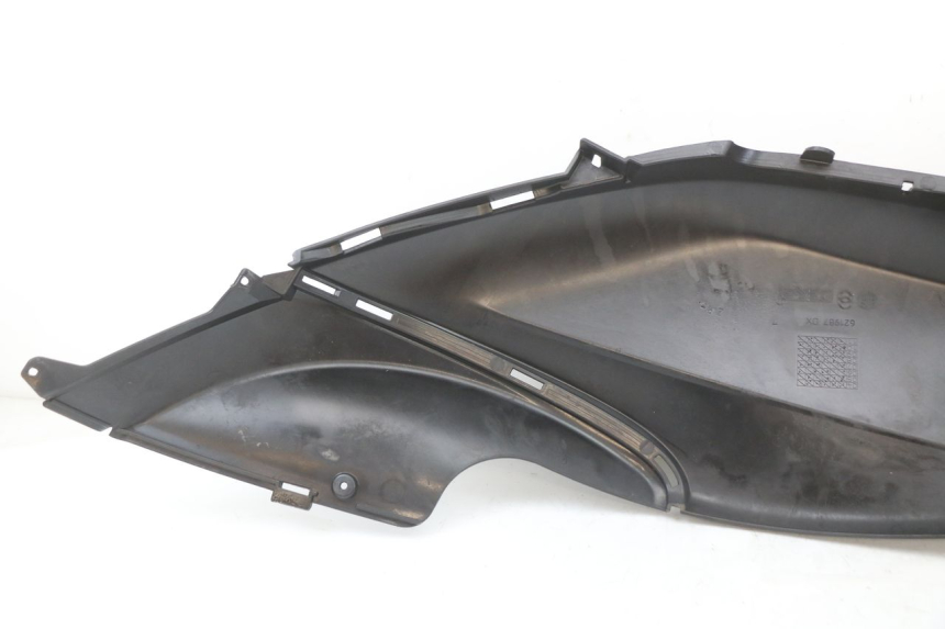 photo de REAR RIGHT PANEL PIAGGIO FLY 2T 50 (2004 - 2017) - Fixing points details