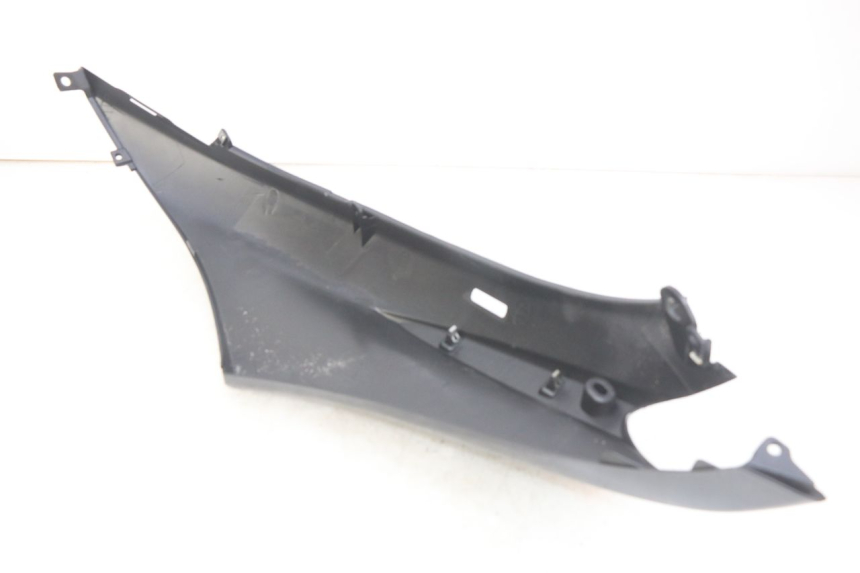 photo de RIGHT REAR SIDE PANEL PIAGGIO FLY 4T 50 (2013 - 2017) - Zoom on usage condition