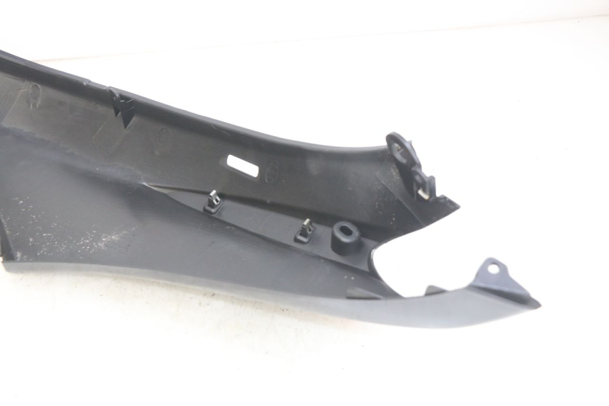 photo de RIGHT REAR SIDE PANEL PIAGGIO FLY 4T 50 (2013 - 2017) - Alternative perspective