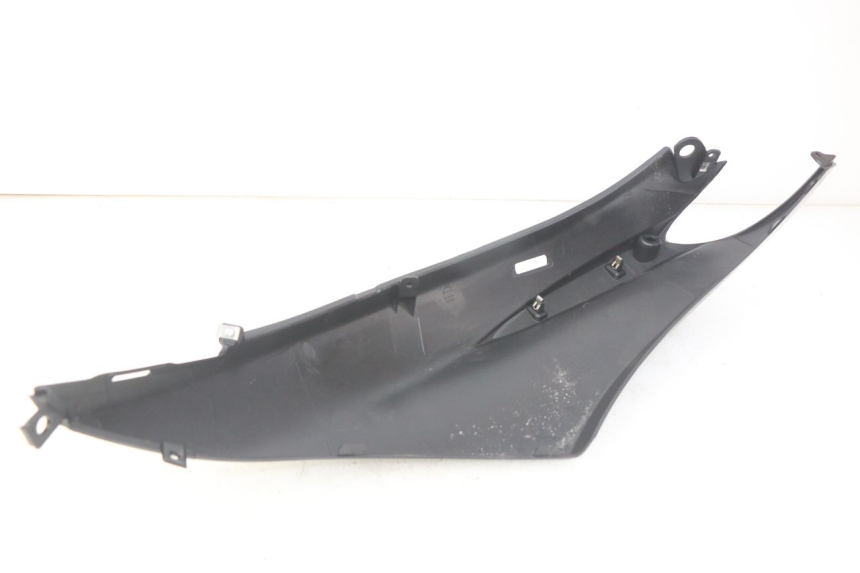 photo de RIGHT REAR SIDE PANEL PIAGGIO FLY 4T 50 (2013 - 2017) - Technical close-up