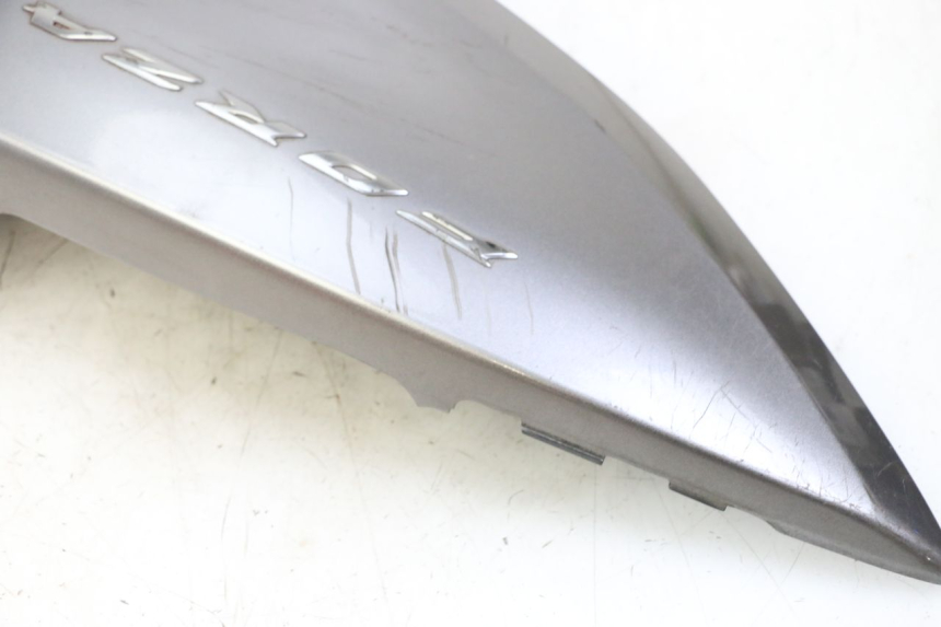 photo de REAR RIGHT PANEL HONDA FORZA ABS 300 (2013 - 2017) - Distinctive features