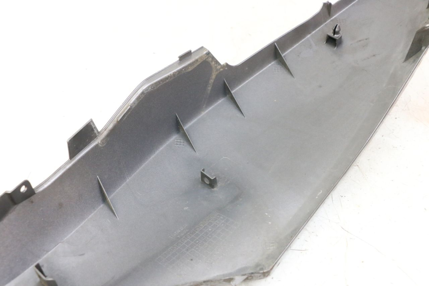 photo de REAR RIGHT PANEL HONDA FORZA ABS 300 (2013 - 2017) - Fixing points details