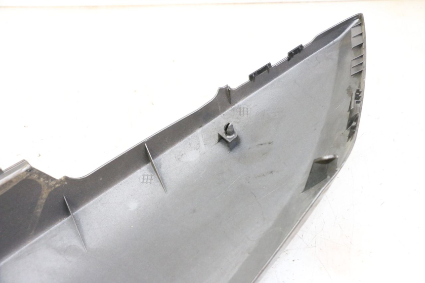 photo de REAR RIGHT PANEL HONDA FORZA ABS 300 (2013 - 2017) - Surface and material condition
