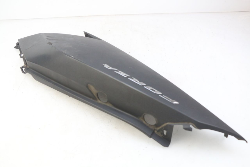 photo de RIGHT REAR SIDE PANEL HONDA FORZA 125 (2015 - 2016) - Fixing points details