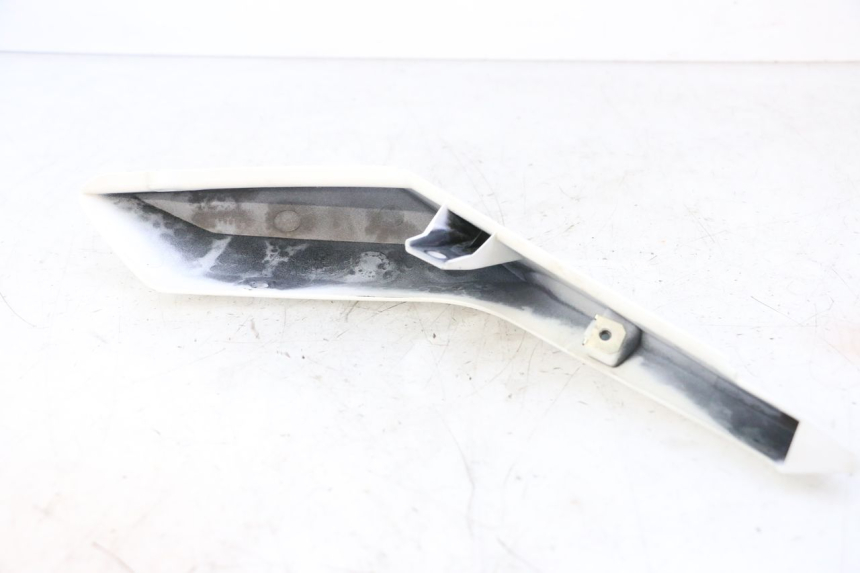 photo de REAR RIGHT PANEL BMW G310 R 310 (2016 - 2020) - Zoom on usage condition