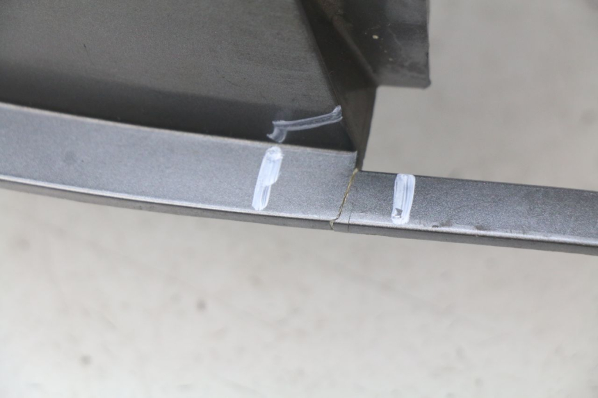 photo de RIGHT REAR SIDE PANEL PEUGEOT GEOPOLIS 400 (2007 - 2013) - Fixing points details