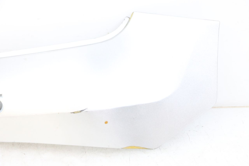 photo de REAR RIGHT PANEL HYOSUNG GF 125 (2001 - 2005) - Technical close-up