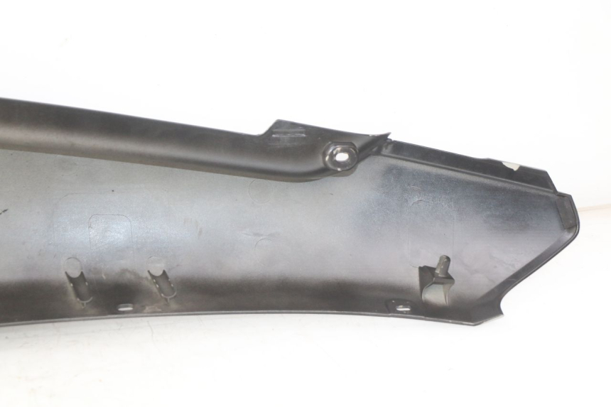 photo de RIGHT REAR SIDE PANEL YAMAHA HW XENTER 125 (2011 - 2017) - Fixing points details
