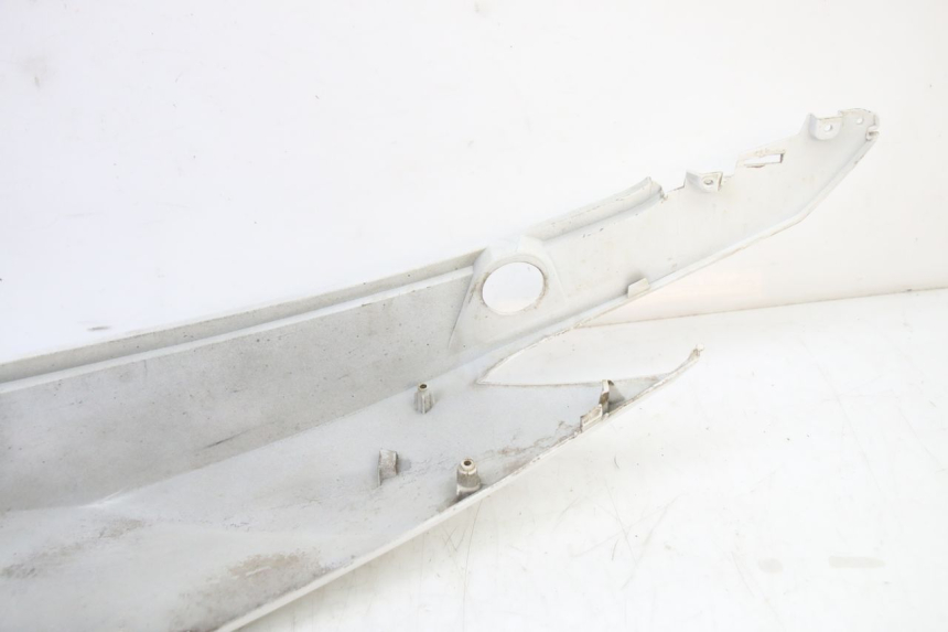 photo de RIGHT REAR SIDE PANEL SYM JET 14 4T 50 (2018 - 2022) - Zoom on usage condition