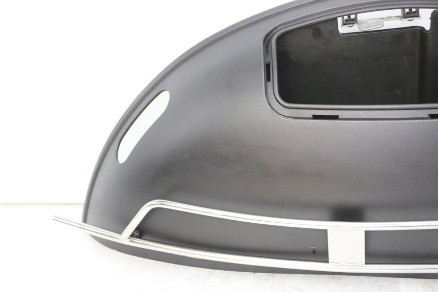 photo de REAR RIGHT PANEL JM MOTORS VX 125 (2022 - 2025) - Surface and material condition