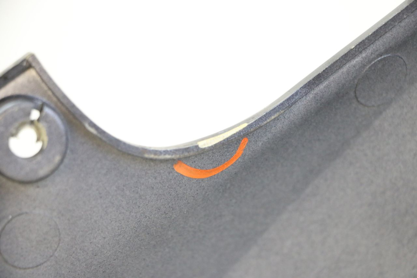 photo de REAR RIGHT PANEL KYMCO GRAND DINK 125 (2008 - 2014) - Zoom on usage condition