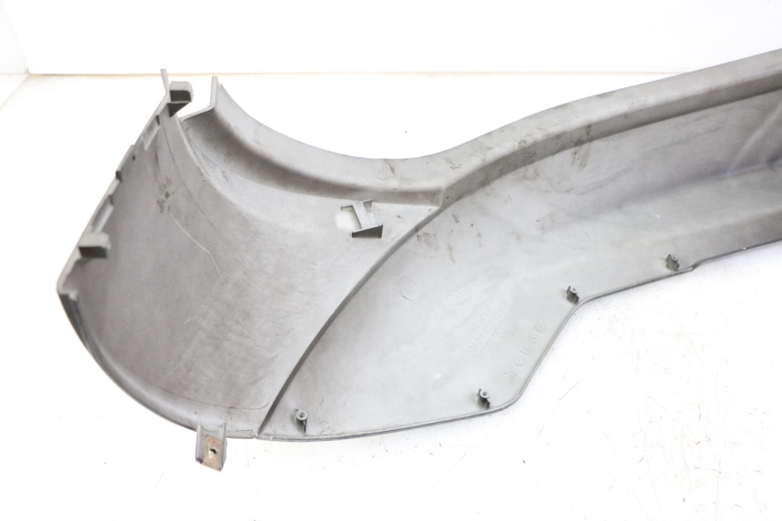 photo de REAR RIGHT PANEL KYMCO PEOPLE S 125 (2000 - 2008) - Technical close-up