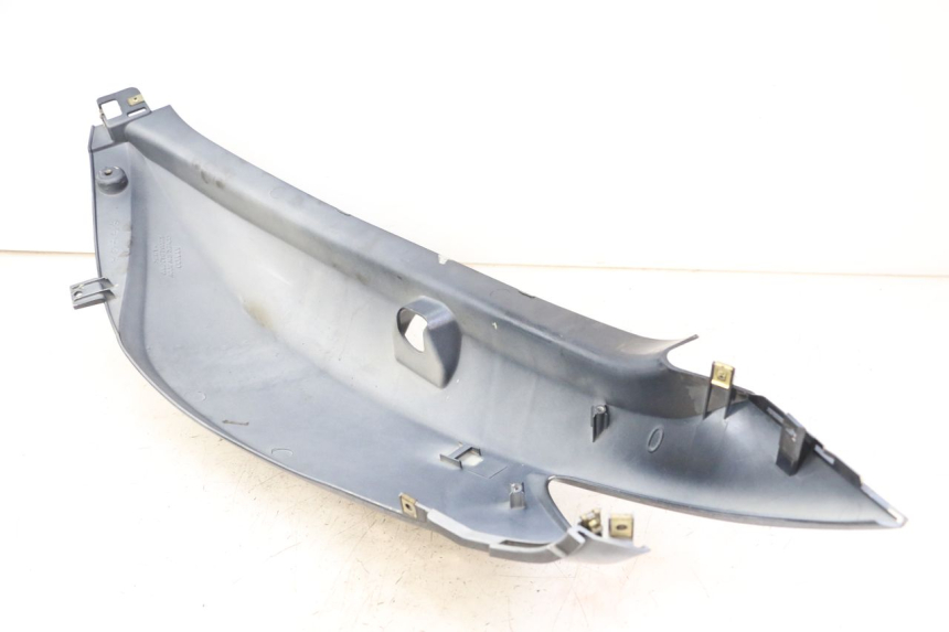 photo de REAR RIGHT PANEL KYMCO XCITING 500 (2007 - 2010) - Surface and material condition