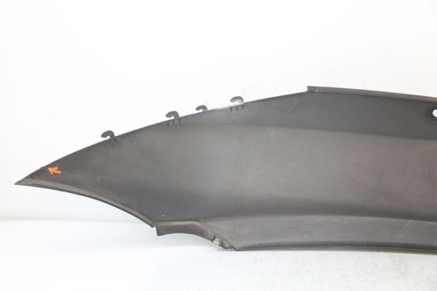 photo de REAR RIGHT PANEL PIAGGIO MP3 HPE 350 (2018 - 2020) - Surface and material condition