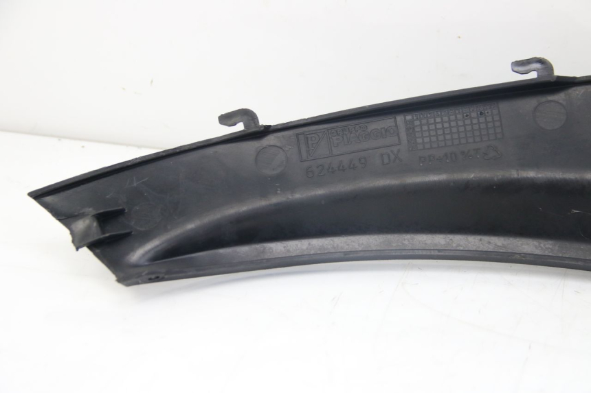 photo de RIGHT REAR SIDE PANEL PIAGGIO MP3 125 (2006 - 2014) - Markings and original references