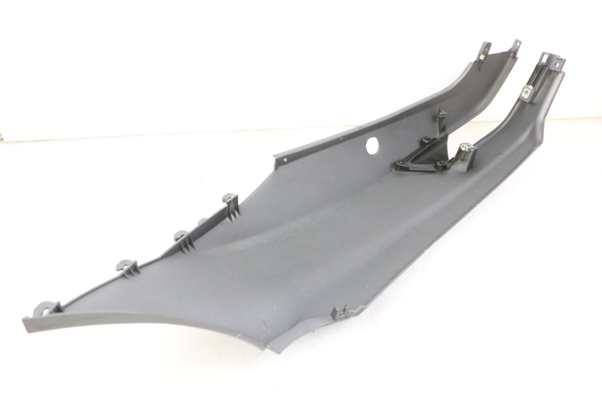 photo de RIGHT REAR SIDE PANEL PIAGGIO MP3 500 (2014 - 2017) - Product overview