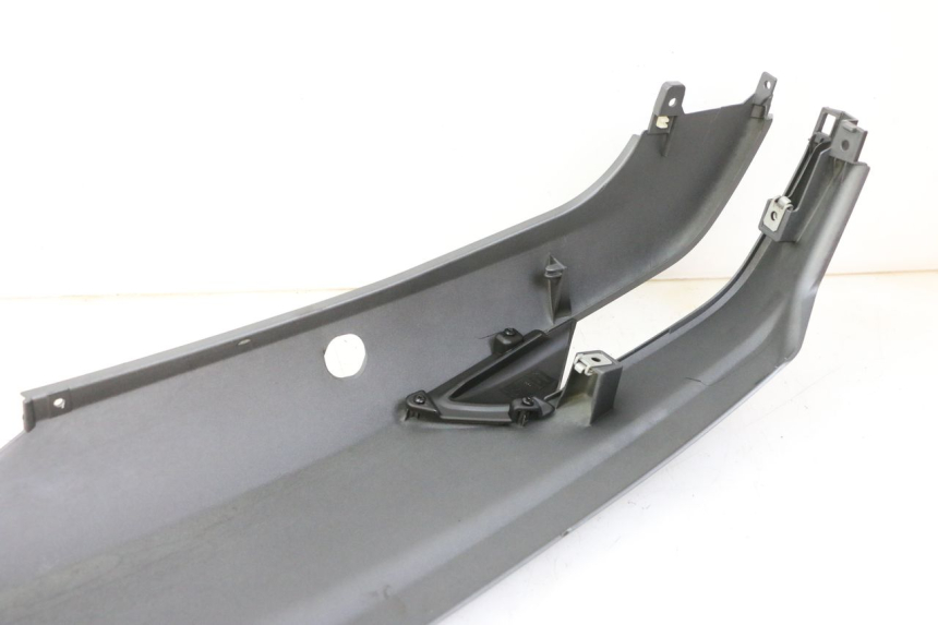 photo de RIGHT REAR SIDE PANEL PIAGGIO MP3 500 (2014 - 2017) - Fixing points details