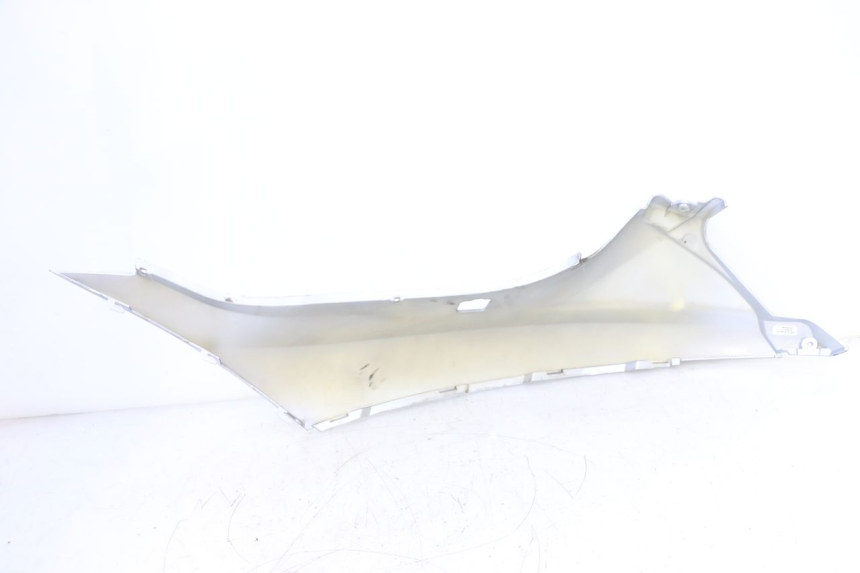 photo de RIGHT REAR SIDE PANEL PIAGGIO MP3 125 (2006 - 2014) - Fixing points details