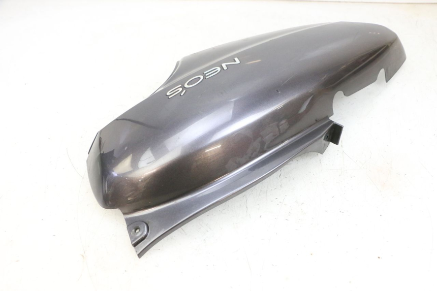 photo de REAR RIGHT PANEL YAMAHA NEO'S NEOS 2T 50 (1998 - 2007) - Distinctive features