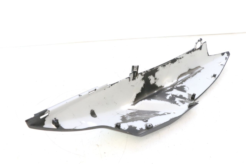 photo de REAR RIGHT PANEL PIAGGIO NEW TYPHOON 50 (2018 - 2021) - Distinctive features