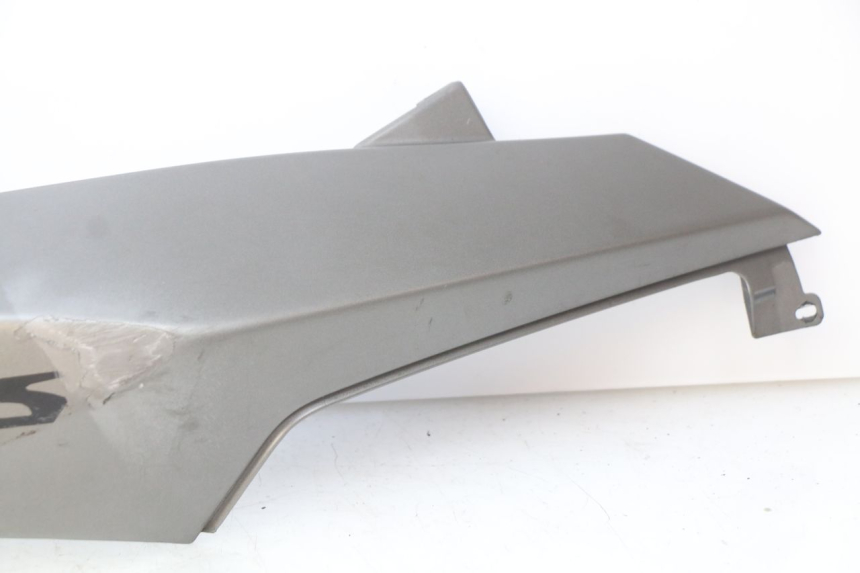 photo de RIGHT REAR SIDE PANEL GILERA NEXUS 125 (2009 - 2013) - Distinctive features