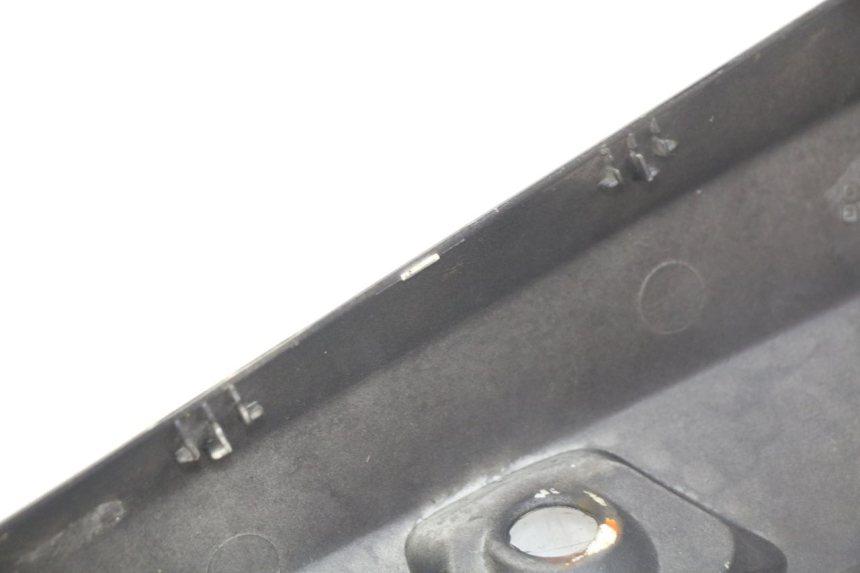 photo de RIGHT REAR SIDE PANEL GILERA NEXUS 125 (2009 - 2013) - Zoom on usage condition