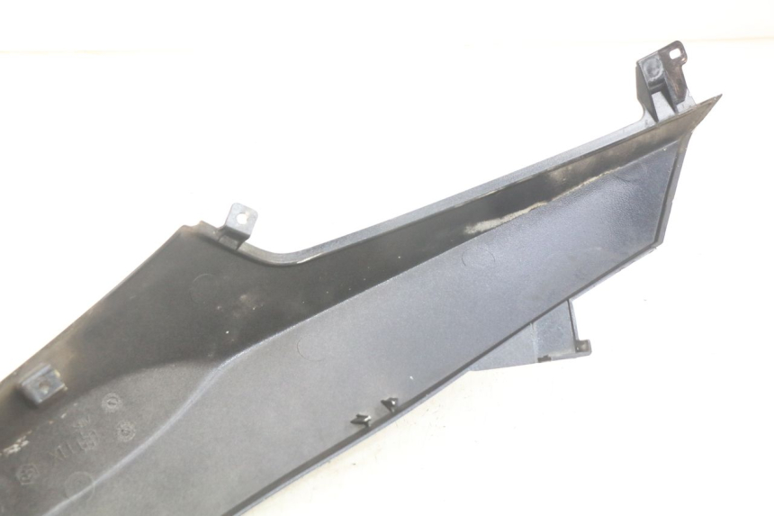 photo de RIGHT REAR SIDE PANEL GILERA NEXUS 125 (2007 - 2009) - Technical close-up