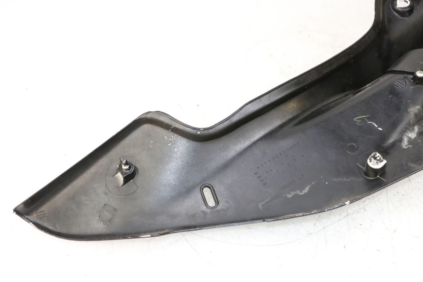 photo de REAR RIGHT PANEL HONDA NSR R 125 (1994 - 2003) - Technical close-up